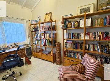 Casa · 194m² · 5 Ambientes · 5 Cocheras · Casa en en Una Planta en El Barrio Altos de Manzanares Apta Credito