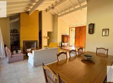 Casa · 194m² · 5 Ambientes · 5 Cocheras · Casa en en Una Planta en El Barrio Altos de Manzanares Apta Credito