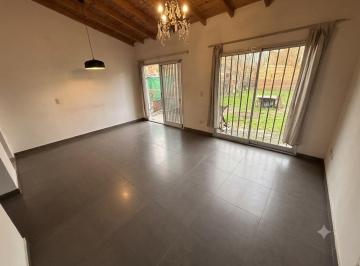 Casa · 70m² · 3 Ambientes · 1 Cochera · Venta Casa 3 Ambientes Patio Local