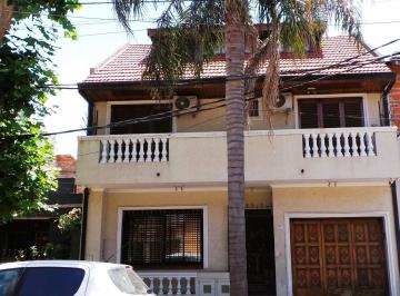 Casa · 200m² · 5 Ambientes · 1 Cochera · Casa en Gerli