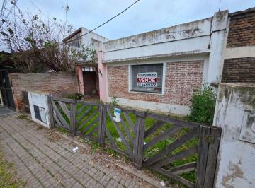 Casa de 5 ambientes, Granadero Baigorria · Venta Casa a Reciclar Baigorria