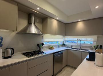 Casa de 7 ambientes, Maipú · Furlotti, Remodelada