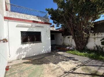 Casa de 3 ambientes, Avellaneda · Casa 3 Ambientes con Cochera y Patio en Alquiler