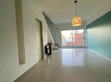 Departamento de 3 ambientes, Berazategui · Departamento Tipo Duplex de 3 Ambientes en Venta en Berazategui Centro.