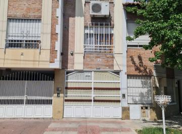 Casa · 83m² · 3 Ambientes · 1 Cochera · Venta de Triplex en Ramos Mejía, Buenos Aires