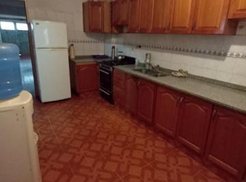 Casa · 385m² · 4 Dormitorios · 2 Cocheras · Casa en Malvinas Argentinas