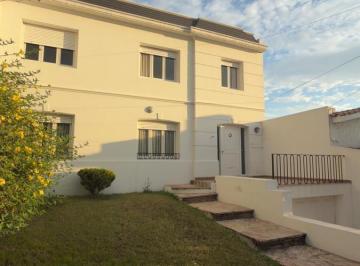 Casa · 261m² · 5 Ambientes · 2 Cocheras · Casa en Venta Barrio Patria a m de Genral Paz 4 Dorm.