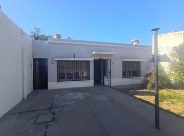Casa · 220m² · 2 Cocheras · Casa en San Vicente