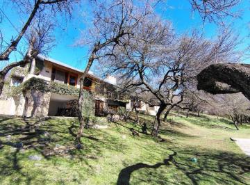 Casa · 403m² · 7 Ambientes · Casa de Estilo Campo en 4 Hojas. 2.363 m² de Parque, Pileta y Gran Arboleda!
