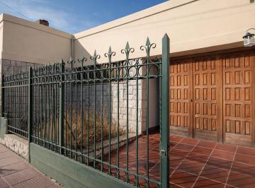 Casa de 4 ambientes, San Luis · Casa en Venta – Zona Centro, San Luis