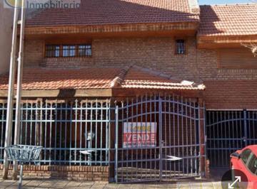 Casa · 224m² · 9 Ambientes · 2 Cocheras · Casa - Neuquen