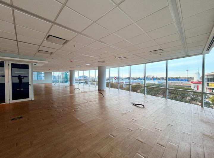 Oficina comercial · 557m² · 1 Ambiente · 9 Cocheras