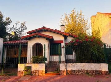 Casa · 140m² · 4 Ambientes · 2 Cocheras · Casa de 4 Amb en Barrio Ingles Opotunidad!