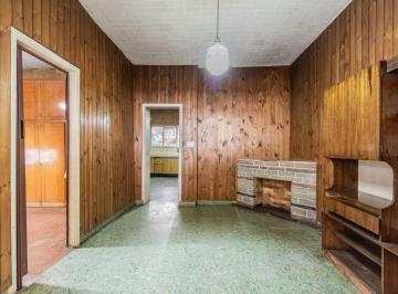 Casa de 4 ambientes, Lanús · Casa Amplia. Jardín Delantero en Venta. Cochera Techada. Credito Hipotecario