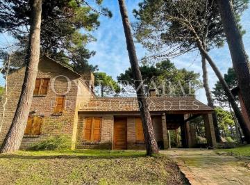 Casa · 125m² · 5 Ambientes · 1 Cochera · Casa en Lasalle