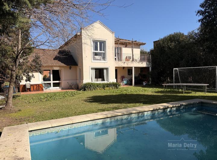 Casa · 180m² · 4 Ambientes