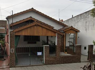 Casa · 140m² · 4 Ambientes · 1 Cochera · Casa en Tigre