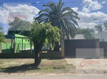 Casa · 80m² · 4 Ambientes · 1 Cochera · Casa en Peru Al 500 Entre del Carmen y La Rioja