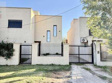 Casa · 160m² · 5 Ambientes · 1 Cochera · Casa en Venta en Calle Martín Jorge Guise 251 Entre Santa Fe y Tucumán