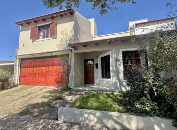 Casa · 257m² · 6 Ambientes · 2 Cocheras · Casa en San Salvador