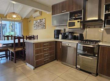Casa · 109m² · 5 Ambientes · 1 Cochera · Triplex en Venta B. de Irigoyen 3100 3/4 Dorm Impecable