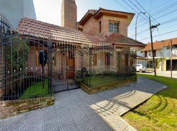 Casa de 4 ambientes, La Plata · Casa en Venta, 3 Dorm., Patio, Garage, Parrilla, La Plata