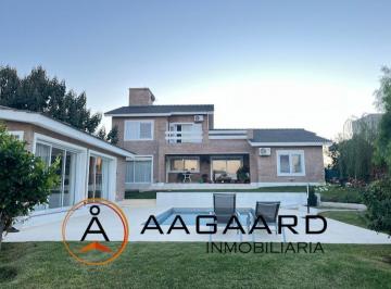Casa · 410m² · 6 Ambientes · 2 Cocheras · La Cascada Country Golf Casa en Venta 3 Dorm. - Pileta Fondo Golf