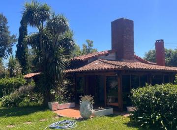 Quinta vacacional · 250m² · 3 Dormitorios · 2 Cocheras · Venta Quinta Pileta 3 Casas La Matanza Financia!