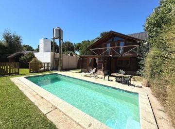Casa · 139m² · 5 Ambientes · 2 Cocheras · Venta Casa con Quincho, Pileta y 2 Cocheras Pilar