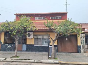 Casa · 164m² · 3 Ambientes · 1 Cochera · Venta Casa 3 Ambientes en Isidro Casanova