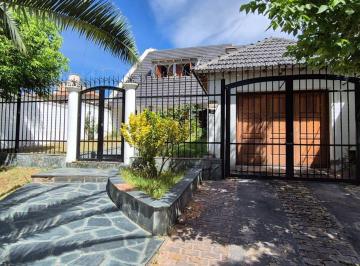 Casa · 650m² · 8 Ambientes · 3 Cocheras · Excelente Casa de Categoría a La Venta