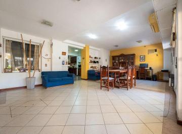 Casa · 239m² · 8 Ambientes · 2 Cocheras · Casa en Venta 3 Dorm. Cochera Quincho