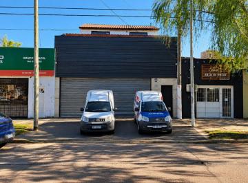 Local comercial · 204m² · 1 Cochera · Venta Local con Casa 3 Dorm. por Pellegrini