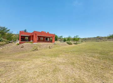 Casa · 233m² · 4 Ambientes · 1 Cochera · Casa en Terreno de 24 Ha - San Clemente