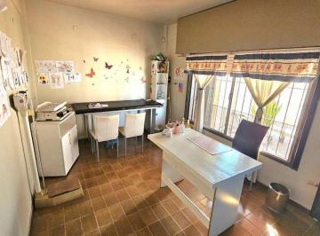 Consultorio · 145m² · 1 Cochera · Venta 5 Consultorios Dueño Financia La Perl Moreno