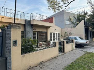 Casa · 146m² · 3 Ambientes · Venta Casa 4 Ambientes Cochera Lote Ppio Ituzaingo