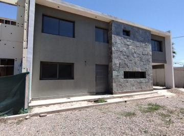 Casa · 100m² · 4 Ambientes · 1 Cochera · Duplex en Luzuriaga con Entrega en Junio 2027