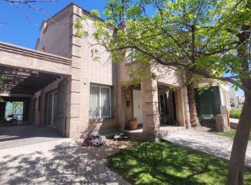 Casa · 220m² · 6 Ambientes · 2 Cocheras · Casa en Venta - Barrio Privado del Pilar
