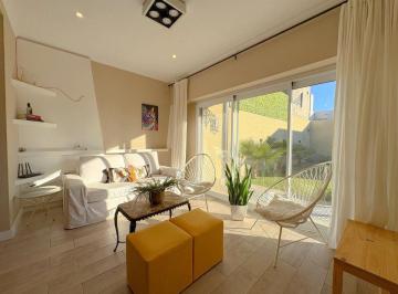 Casa · 63m² · 2 Ambientes · 1 Cochera · Casa 1 Dormitorio Venta Alvear con Patio