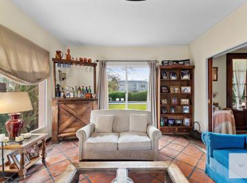 Casa · 147m² · 4 Ambientes · 2 Cocheras · Casa con Pileta en Barrio Cerrado – Pilar