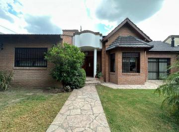 Casa · 180m² · 5 Ambientes · Venta Casa Quinta 5 Ambientes con Pileta Increible