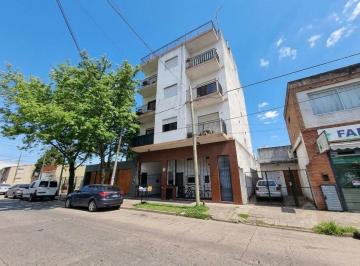 Edificio · 349m² · 1 Cochera · Venta Edificio con Local Comercial a Refaccionar