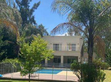 Casa · 169m² · 5 Ambientes · 1 Cochera · Casas en Venta en Miralagos