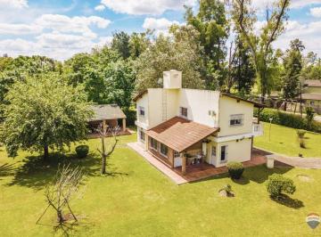 Quinta vacacional · 196m² · 5 Dormitorios · 3 Cocheras · Casaquinta en Venta - La Lonja - Pilar