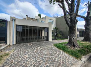 Casa · 184m² · 5 Ambientes · 2 Cocheras · Alquiler Casa 5 Ambientes C/cochera Berazategui