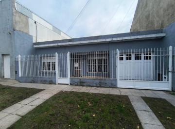 Casa · 134m² · 3 Ambientes · 1 Cochera · Venta Casa 3 Ambientes a Reciclar con Quincho