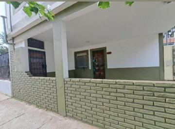Casa · 74m² · 4 Ambientes · 1 Cochera · Venta de Triplex en San Clemente del Tuyu