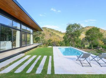 Casa · 215m² · 6 Ambientes · 2 Cocheras · Venta Casa en Potrerillo de Larreta