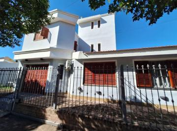 Casa · 218m² · 7 Ambientes · 2 Cocheras · Venta Casa 2 Dorm con Consultorio y Depto Marques