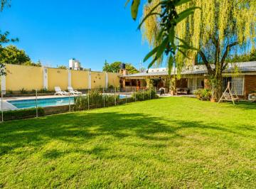 Casa · 220m² · 4 Ambientes · 3 Cocheras · Venta Casa Marques de Sobremonte